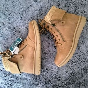 Cliffs by White Mountain Hope Bootie Size 8